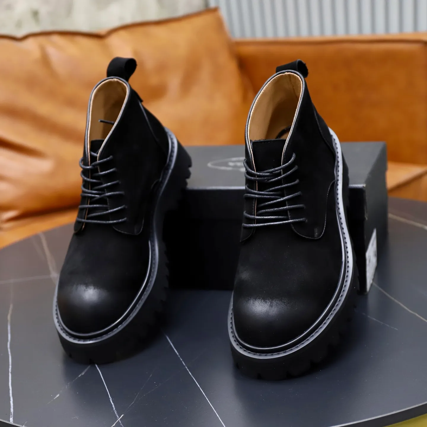 Men's shoes: 580💰🙅‍♂️🙅‍♂️🙅‍♂️ Brand: PRADA Standard code: 38-44 (45 customized) Grade: Same as the official website Material: Original high-grade high-mercerized light Comfortable and breathable pigskin lining Non-slip soft wear-resistant outsole Style category: Men's fashionable casual boots Distinguished luxury brand elements Top luxury Color: actual picture color